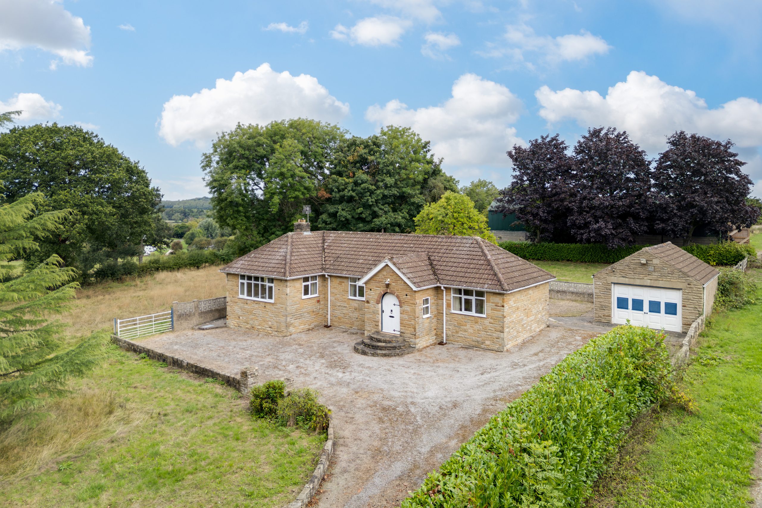 BUNGALOW WITH POTENTIAL FOR REDEVELOPMENT COMES TO MARKET